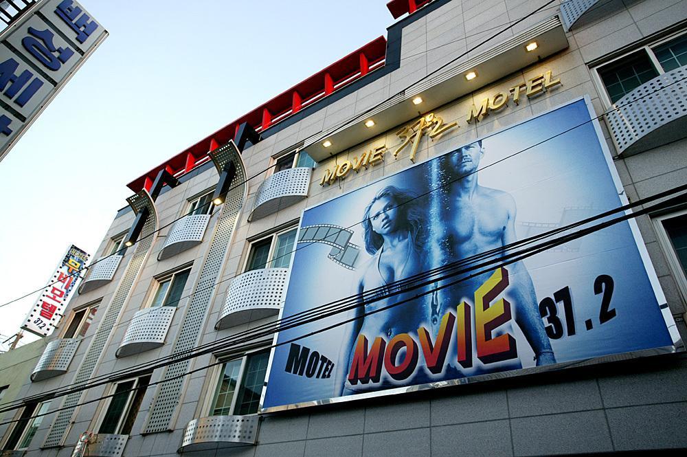 Movie Motel Jinju Ngoại thất bức ảnh